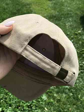 Кепка\ Бейсболка бежевого цвета со знаком 