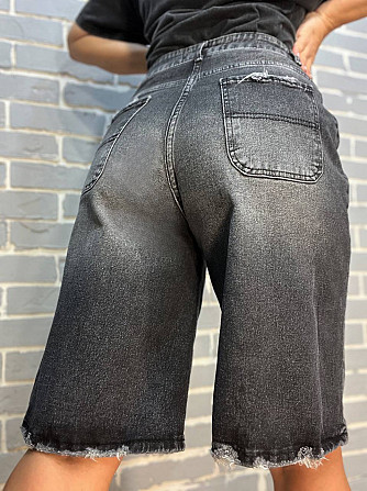 Шорты женские джинсовые Q-4 Denim 544-24 бермуды косые карманы длина до колен рваные черные, черный, Одесса - изображение 5