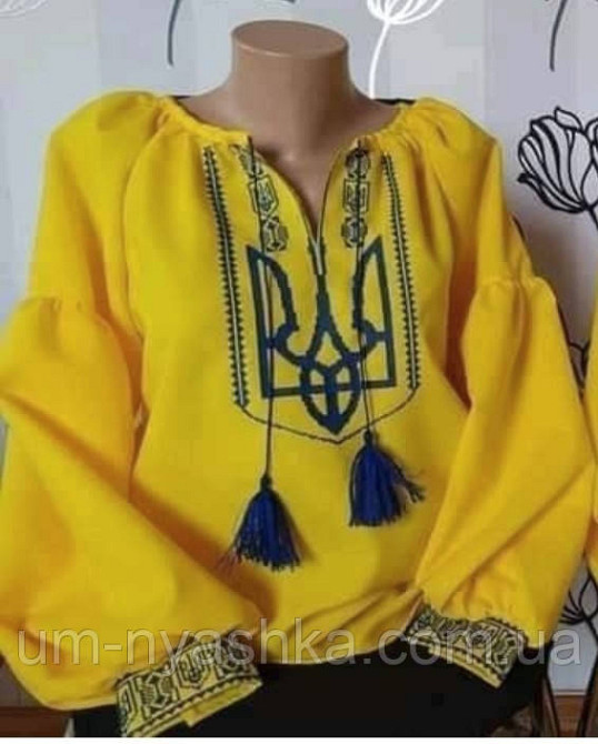 Жіноча лляна вишиванка з гербом 