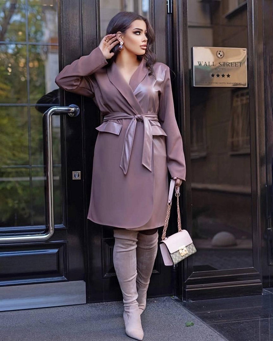 Женское стильное платье-пиджак с поясом костюмная ткань + экокожа Мокко, 42/44 Одесса - изображение 1