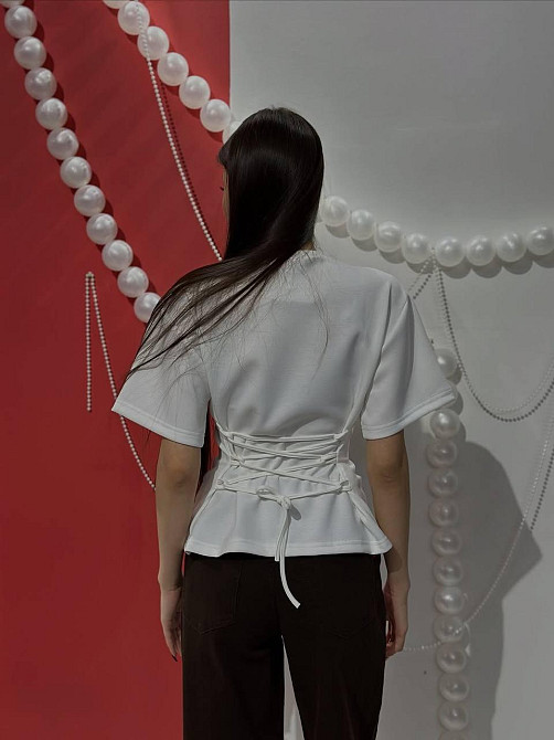 Жіноча базова повсякденна футболка з імітацією корсета Білий Одеса - фото 2