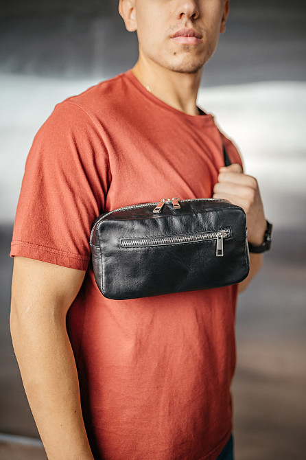 Чоловіча ламана, чоловікська сумка через плече з натуральної шкіри, вмістлена чорна сумка на поясMasterSem Київ - фото 6