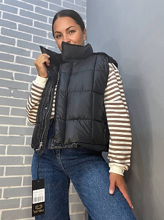 Жилетка женская Lady Yep 9039 стеганная короткая вставка из экокожи на спине черная, черный, 46 Одесса - изображение 1