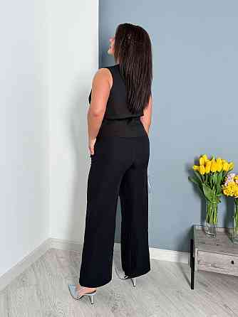 Женские прямые брюки с эффектным асимметричным запахом спереди из костюмной ткани Одесса