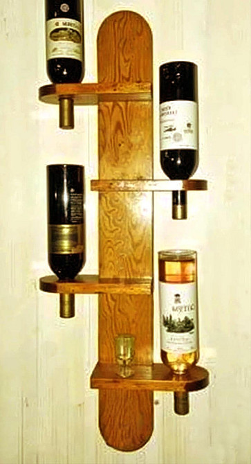 Настенная винная полка 