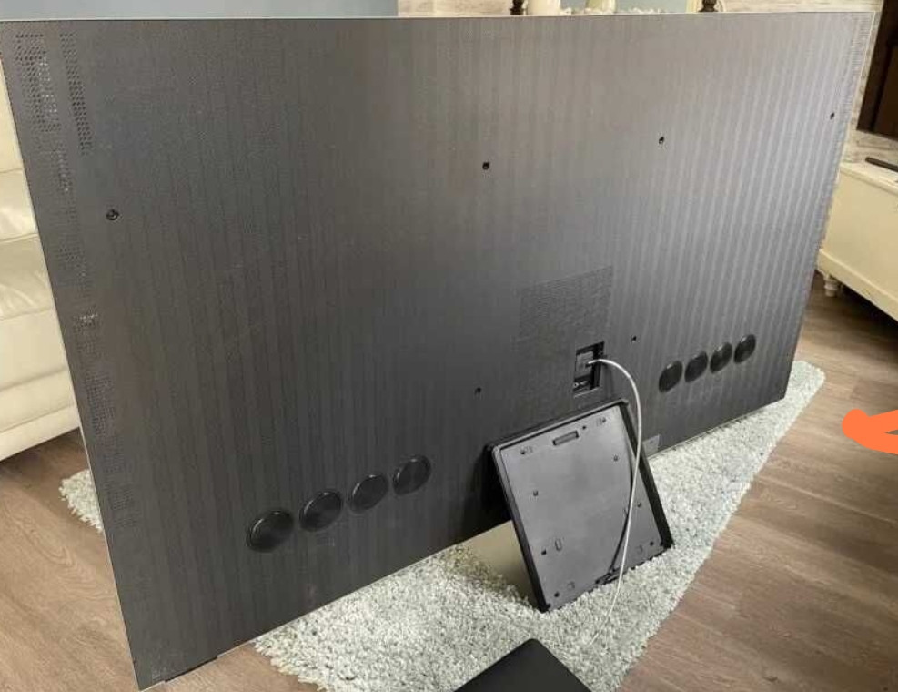 Телевизор: 65