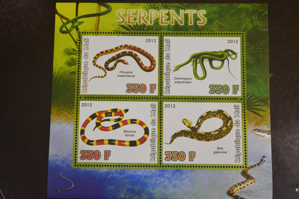 Мали. Марки. Фауна. Блок. 2012 год (В-3) Полтава - изображение 1