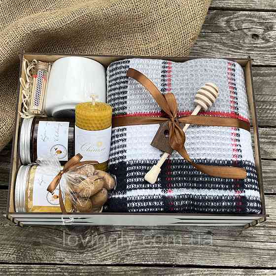 Оригінальний подарунок чоловікові – набір у дерев’яному боксі з пледом і медом Ірпінь
