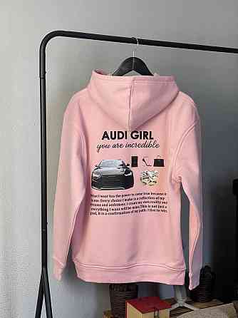 Худи женское “Audi Girl” с принтом Красный Черновцы