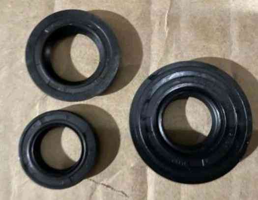 Сальники (набор) скутер Ямаха Йог 3KJ 3шт (20*42/44*8, 20*30*6, 17*28*5.5) Мукачево