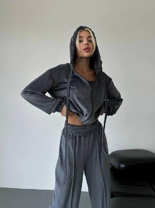 Женский прогулочный плюшевый костюм тройка: кофта топ и штаны велюр-плюш Графит, 42/44 Одесса - изображение 3