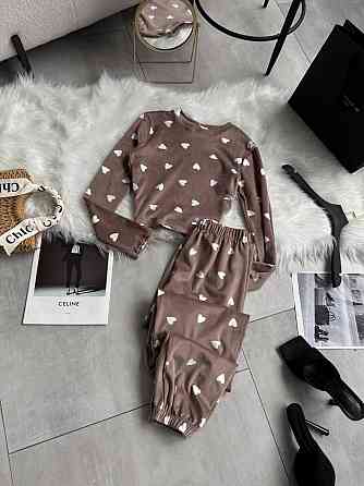 Жіноча стильна принтована домашня піжама з плюшевого велюру Капучино Одеса