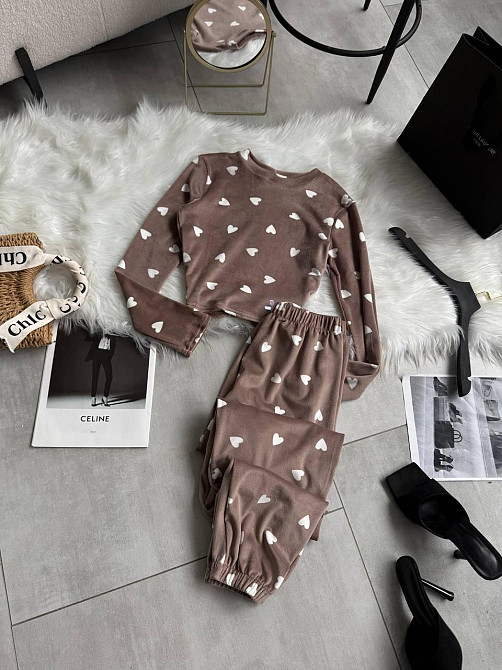 Жіноча стильна принтована домашня піжама з плюшевого велюру Капучино Одеса - фото 3