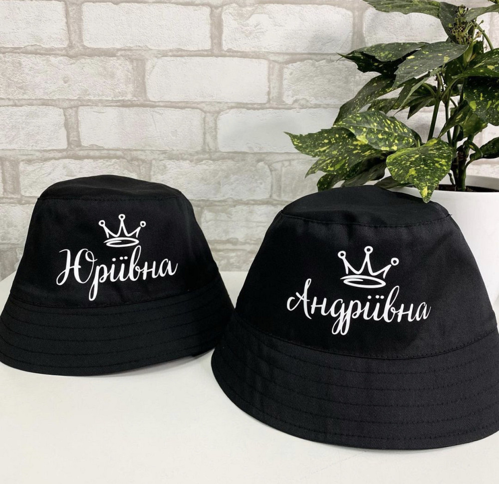 Панами з індивідуальними написами. Чернівці - фото 1