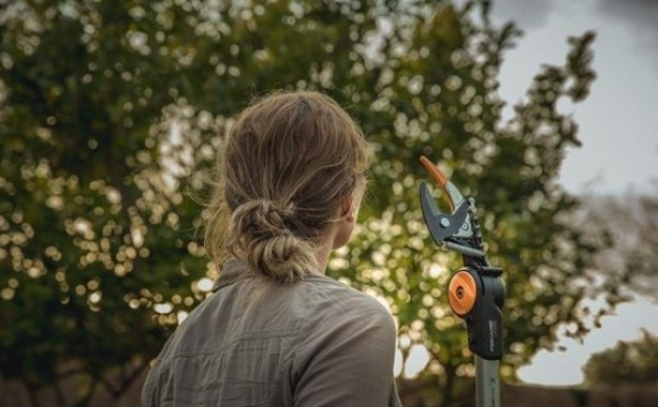 Универсальный Телескопический садовый сучкорез Fiskars UPX86 (1023624) Нововолынск - изображение 9