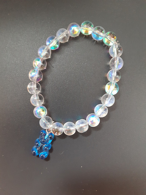 Браслет с мармеладными мишками и бусами, цвет мишки голубой, размер универсальный на резинке, мишка 1,6см Киев - изображение 1