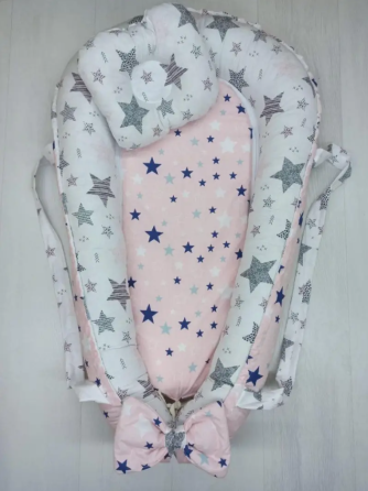 Позиционер для новорожденного кокон, babynest с ручками, со съёмным дном + подушка BST Звездочки Серо-розовые Кривой Рог