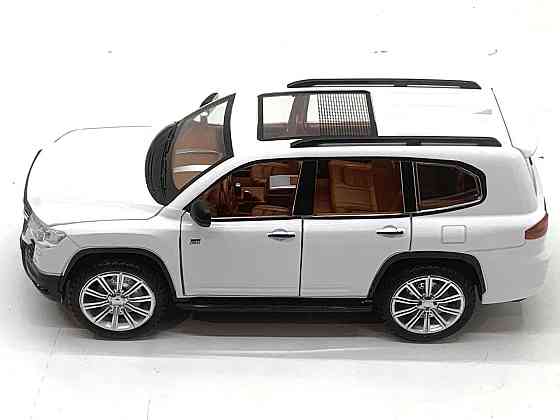 Машина Автосвіт Toyota Land Cruiser інерційна відчиняються двері капот багажник 20 см 1:24 Біла (AP-2034) Чернігів
