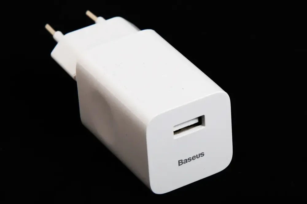 Зарядное устр-во QC 220В 24 Вт 1USB Baseus белый Винница - изображение 1