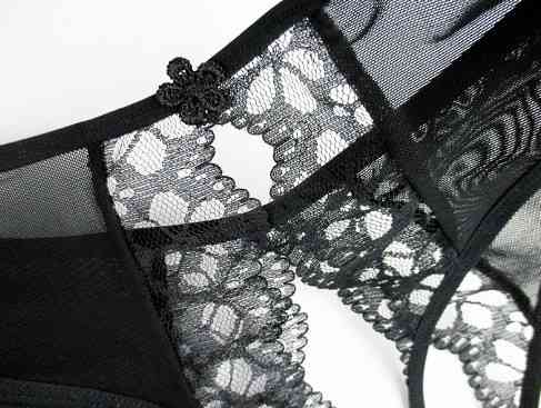 Еротичні трусики чорні з розрізом - розмір універсальний (на резинці) Київ