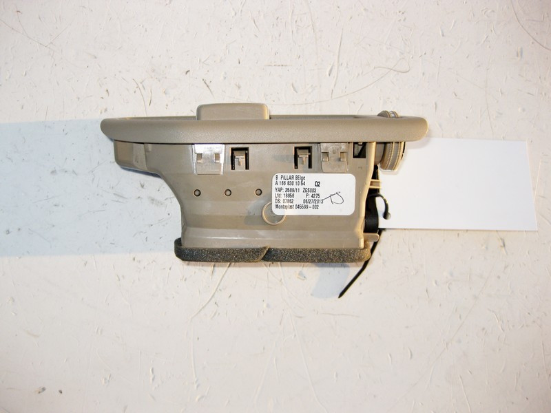 Mercedes-Benz  A1668301054 8N84 Дефлектор обдування в правій стійці "B" ML W166 GL X166 Одесса - изображение 2