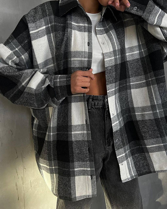 Жіноча трендова сорочка вільного крою з принтом клітинка Одеса - фото 4