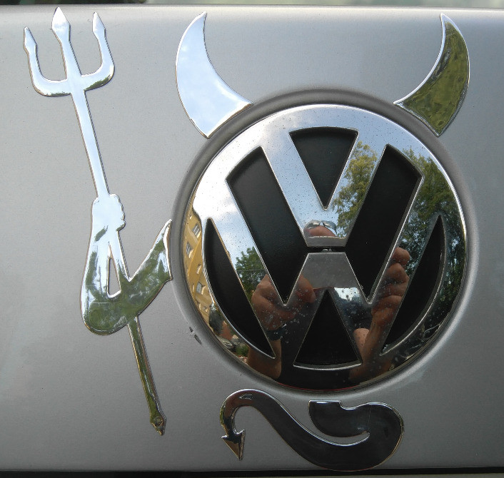 Стікер на авто Чортик з вилами опукла на емблему Київ - фото 6