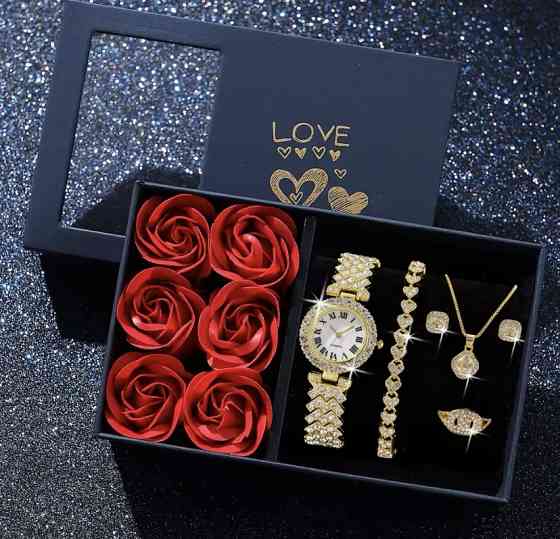 Подарочный набор для девушек наручные часы кольцо браслет ожерелье серьги в подарочной коробки золотой Киев