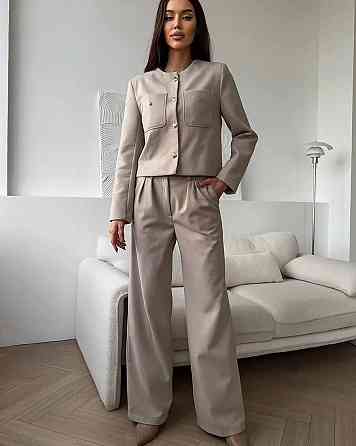 Женский лаконичный костюм с укороченным жакетом на подкладке и широкими брюками кашемир Одесса