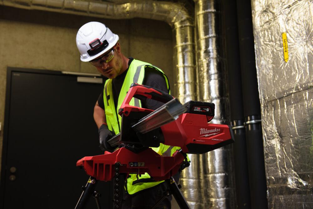 Каска захисна BOLT100 MILWAUKEE, не вентильована, біла Одеса - фото 2