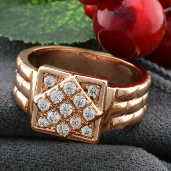 Печатка Xuping 14090 белые фианиты, ширина 11 мм, позолота РО, размер 20, мужская Киев