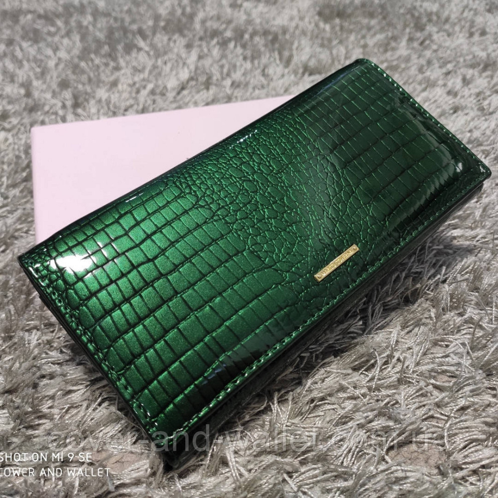 Лаковий зелений жіночий гаманець на магнітах з натуральної шкіри Marco Coverna MC-403-6061 Київ - фото 2