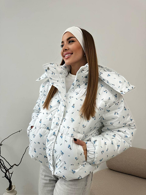 Жіноча куртка з капюшоном у квітковий принт плащівка на синтепоні Білий Одеса - фото 7