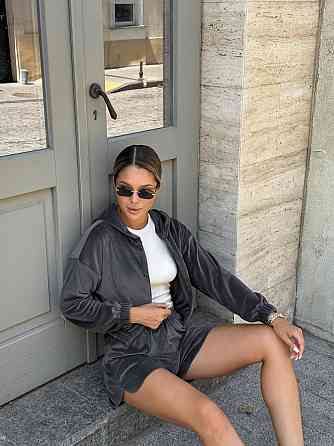 Жіночий стильний костюм-двійка: кофта та шорти зі стразами велюр Графіт, 46/48 Одеса