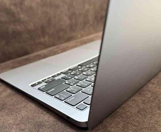 Ноутбук: MacBook Air 13 Retina 2020, i3 RAM 8Gb. SSD 256 Gb. Space Grey. Київ