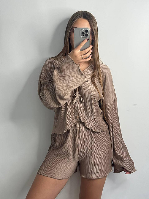 Жіночий комплект зі стрейч-плісе: кофточка та шорти Капучино M-L Харків - фото 1