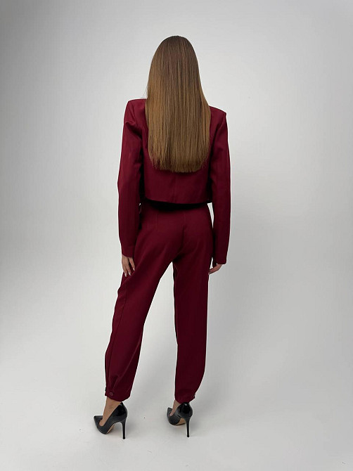 Женский базовый брючный костюм: укороченный пиджак и брюки креп-костюмка + подкладка Марсал, 42/44 Одесса - изображение 4