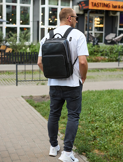 Класичний чоловічий рюкзак зі шкіри 42х30х16, практичний аксесуар для ноутбука та документів, чорний Київ - фото 10