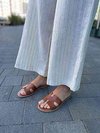 Dino Vittorio Зручні жіночі шкіряні коричневі шльопанці на низькій підошві Dino Vittorio 102-50 Коломыя