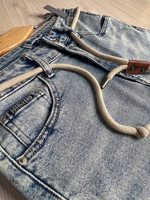 Джинси жіночі Dicesil 9157 Mom jeans comfort висока талія стрейчеві ремінь мотузка світло блакитні , світло- блакитний, 28, 28, 77 см, 103 см Київ - фото 2