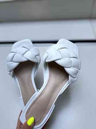 ARLEN Зручні жіночі шльопанці з натуральної шкіри білі на низькому ходу літні ARLEN Ш-Коса р. 3 Коломыя