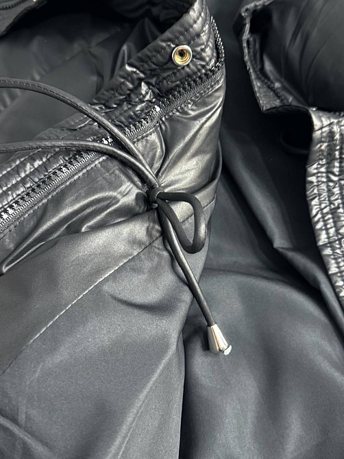 Куртка жіноча Haiziyuan 8055 пуфер глянцева подовжена з утяжкою на талії чорна, чорний, M Київ - фото 12