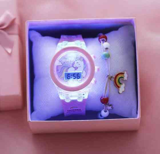 Подарочный набор для девочек часы Единорог с браслетом в подарочной коробочке розовый Киев