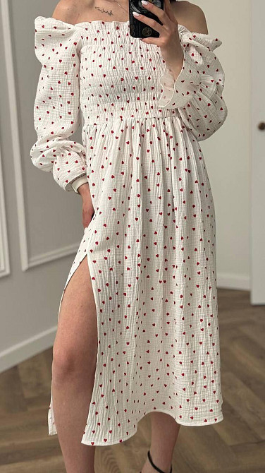 Жіноча сукня міді з відкритими плечима з мусліну Червоні серця M/L Харків - фото 2