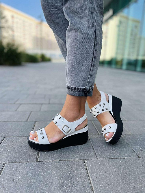 SOTHBY'S Босоніжки жіночі білі Sothby 's M-90 літні шкіряні на танкетці / Модні босоніжки 36р. Коломия - фото 1