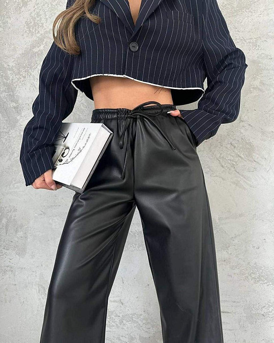 Жіночі трендові теплі штани з екокожі на флісі 48/52 Одеса - фото 6