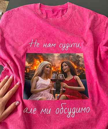 Варена футболка оверсайз «Не нам судять, але мі обговорити» |  Дизайн Barbie з келихами вина XL, Чорний Чернівці