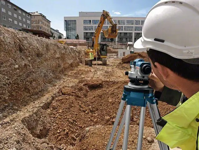 Профессиональный оптический нивелир Bosch Professional GOL 20 D в кейсе с штативом BT 160, линейкой GR 500 Киев - изображение 3