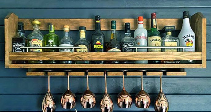 Настенная винная полка 