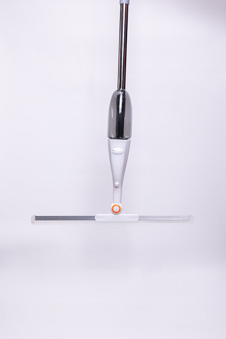 Швабра-скребок з розпилювачем для твердих поверхонь Київ - фото 1